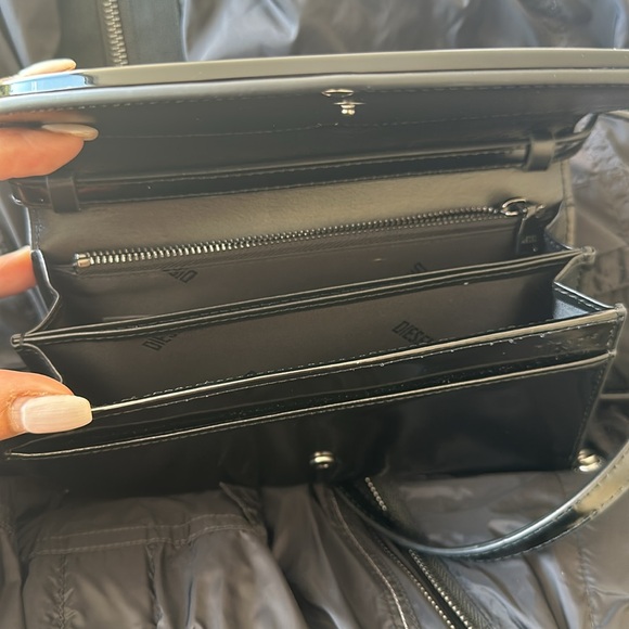 1dr Wallet Strap
$495.00
Wallet bag in mirrored leather - Picture 6 of 6